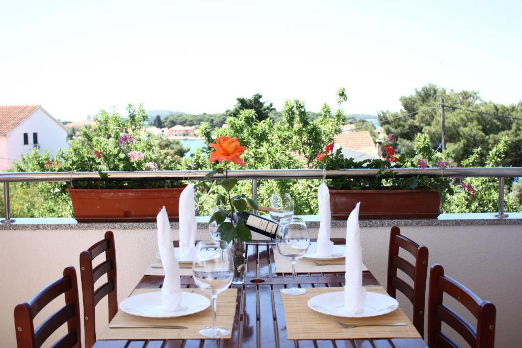 Apartments Villa Korina Бродарика Стая снимка
